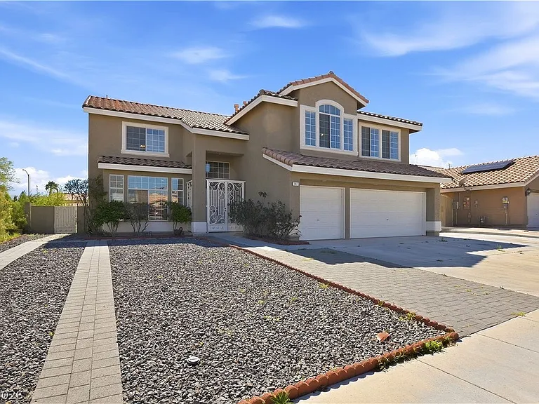 747 Canyon Crest Dr — Photo 1