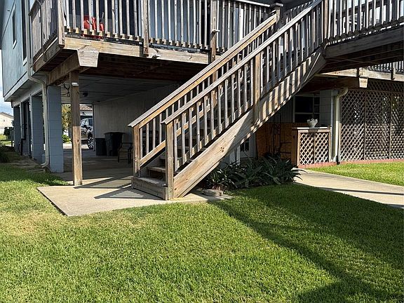 3rd image of 1075 Redfish St