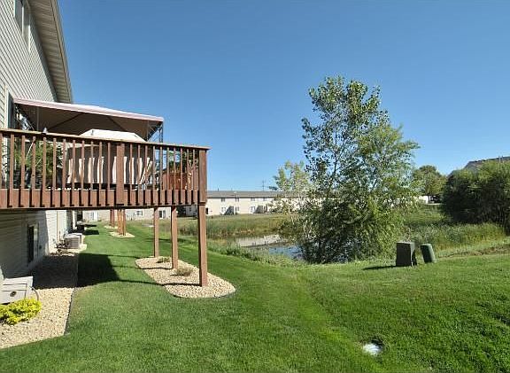 2nd image of 1621 Wexford Ln