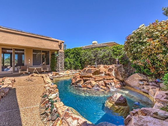 4th image of 39 Emerald Dunes Cir