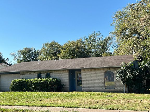 3rd image of 136 Astoria Dr