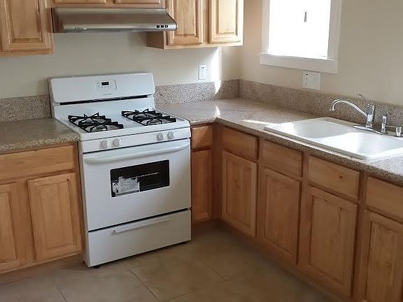 3rd image of 1624 Huntington Dr APT 3