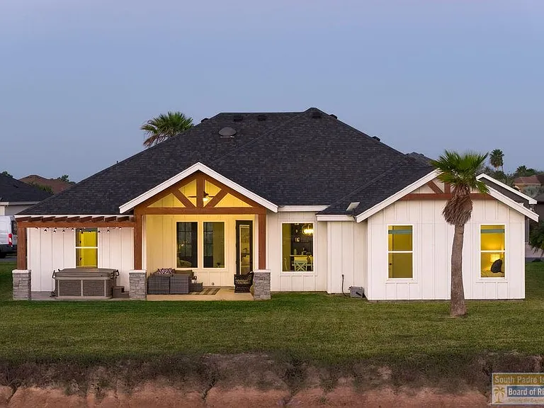 124 Torrey Pines Rd — Photo 36
