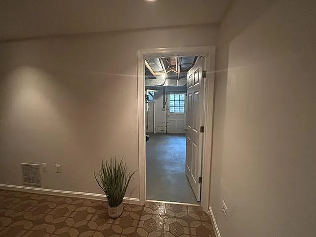 14 Maryland Ave — Photo 18
