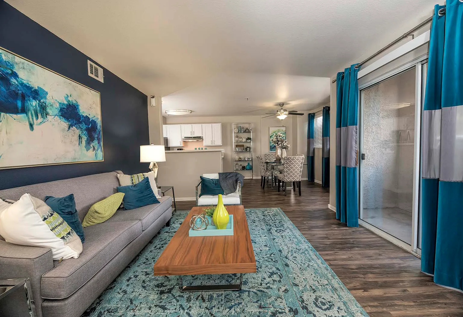 Bella Vista Apartments — Photo 4