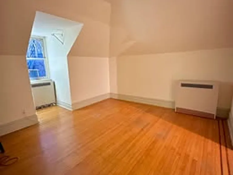 233 E Penn St — Photo 3
