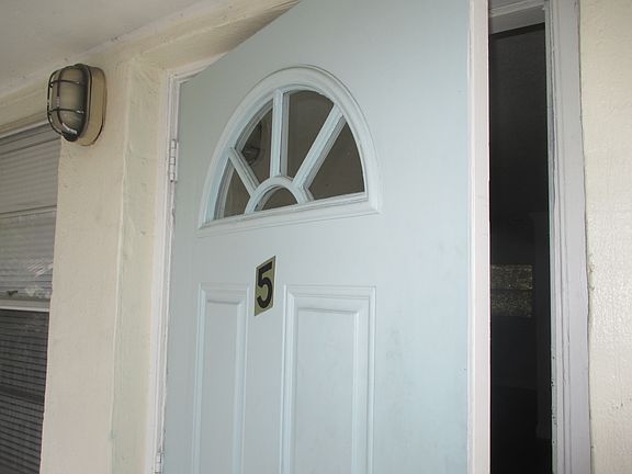 4th image of 2241 Euclid Ave APT 5
