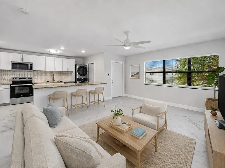 240 SW 7th St #11 — Photo 9