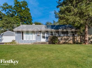 16088 W Des Plaines Dr, Libertyville, IL 60048