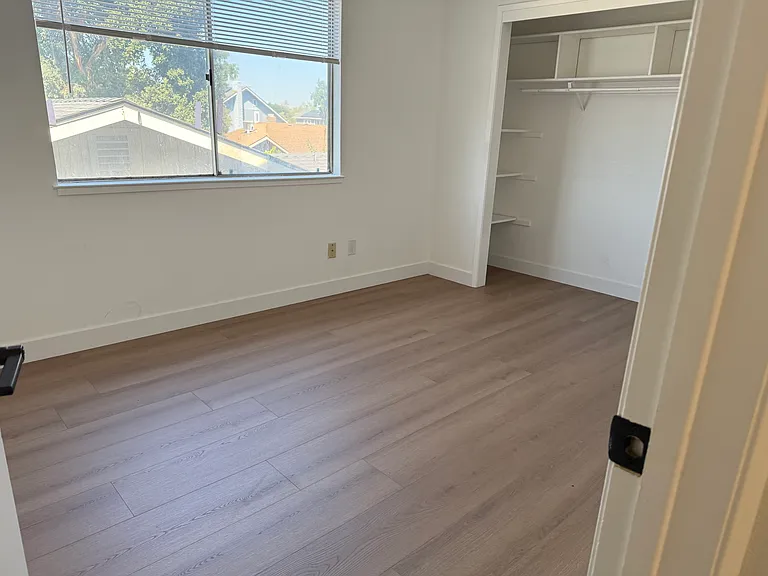 9116 Cornwall Dr — Photo 12