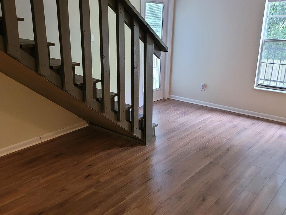 LIVING ROOM AREA