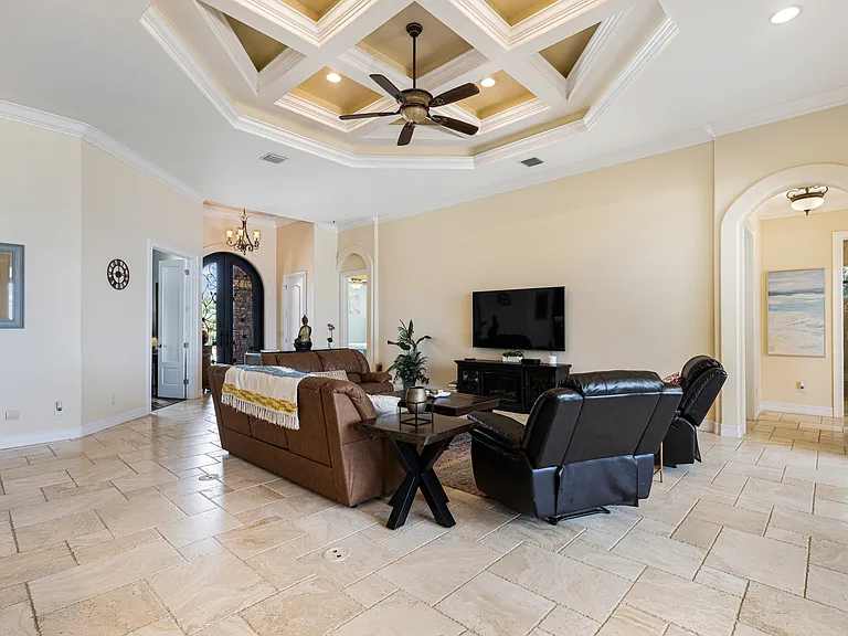 4470 Northshore Dr — Photo 9