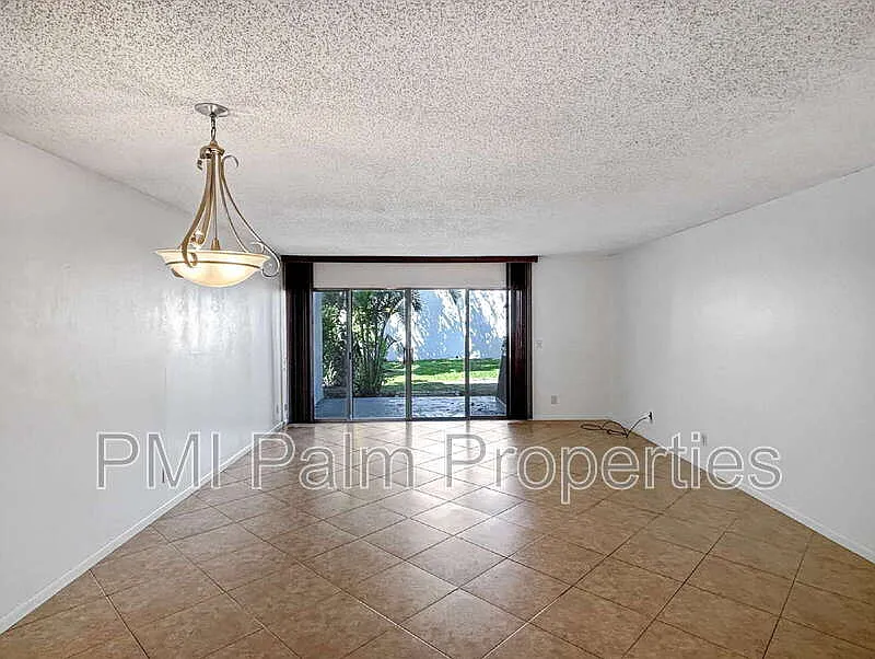 Photo 1 of 33 - 390 Golfview Rd #I - North Palm Beach, FL Primary Photo - 390 Golfview Rd #I