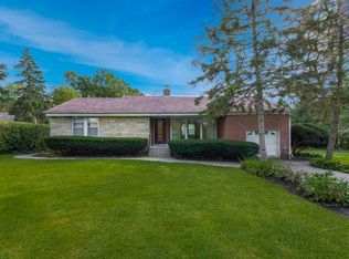 17W731 Riordan Rd, Villa Park, IL 60181
