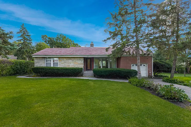 17W731 Riordan Rd photo 1