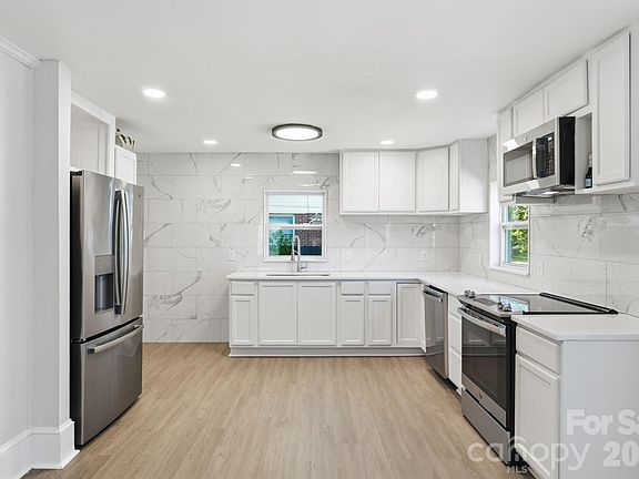 5th image of 912 Laura Ave