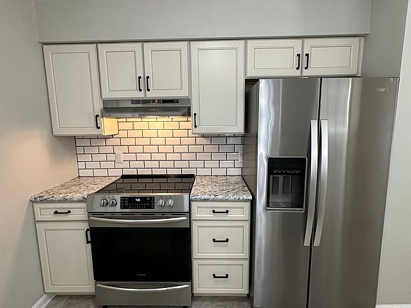 3rd image of 112 Shamrock Ln APT 2