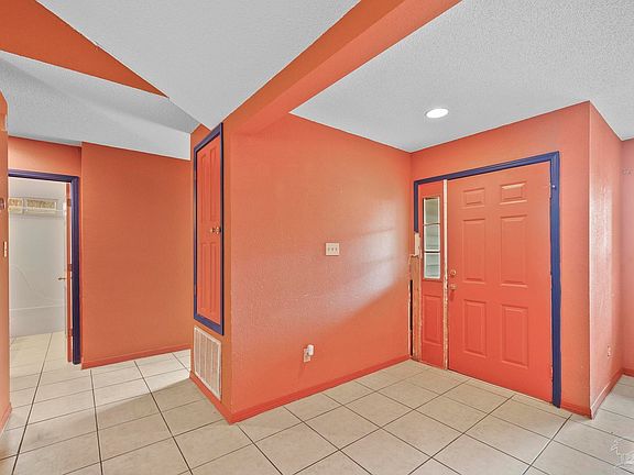 4th image of 629 W Pine St