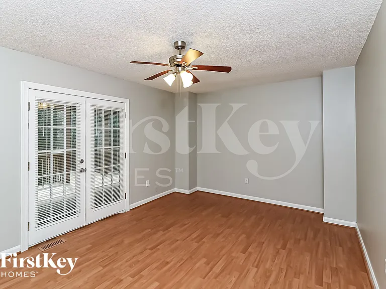 1688 Independence Dr — Photo 10