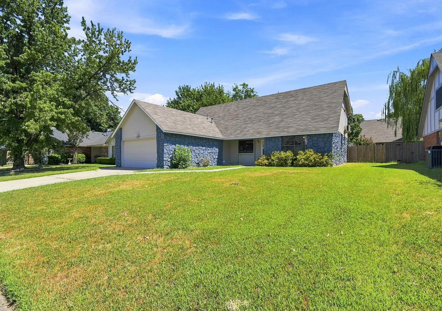 5 Bed | 2.5 Bath in Broken Arrow! — Photo 2