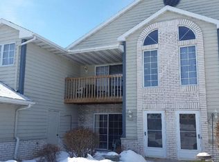 W240N2532 E Parkway Meadow Cir, Pewaukee, WI 53072