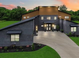 204 NE Healing Springs St, Bentonville, AR 72713