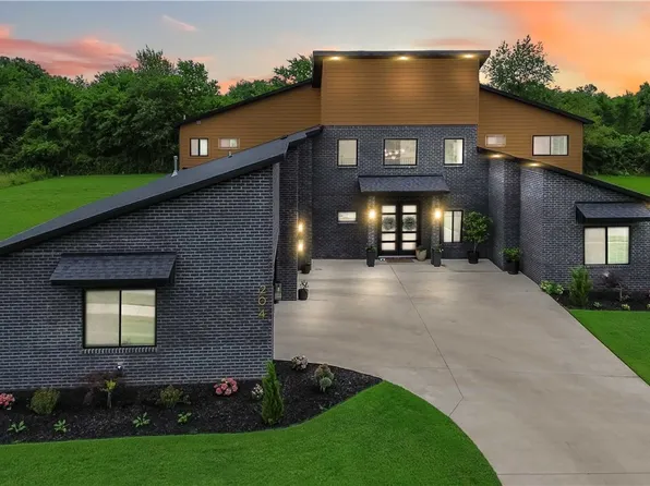 204 NE Healing Springs St, Bentonville, AR 72713
