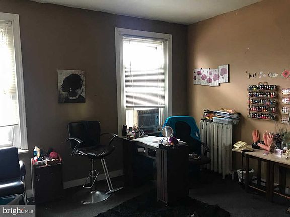 4th image of 6704 Woodland Ave