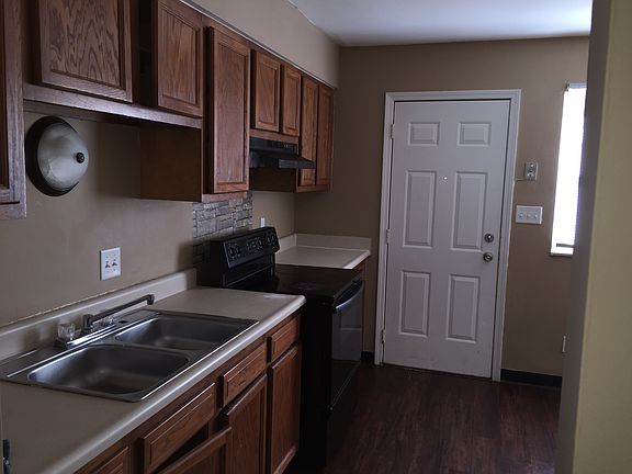 2nd image of 1630 Emerald Ave