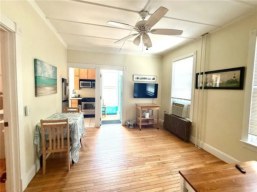 2 bed, 1.0 bath, 756 sqft, $1,600 — Photo 2