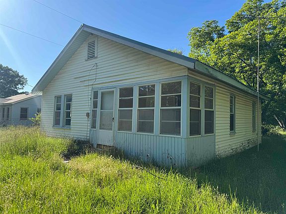 3rd image of 2403 Holmes Rd