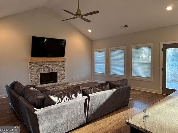 4th image of 224 Crest Creek Way