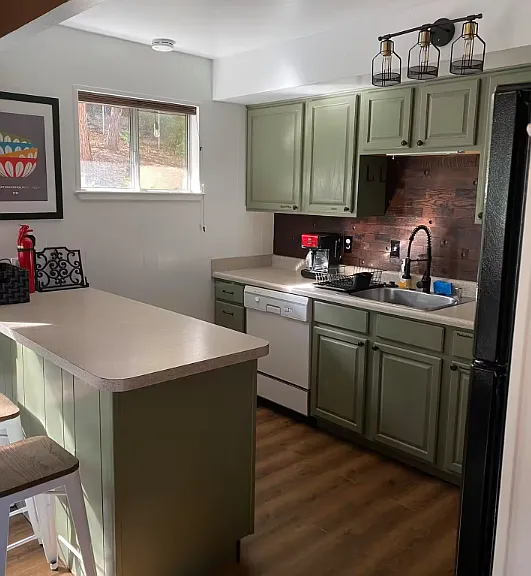 2424 Silver Dr — Photo 6