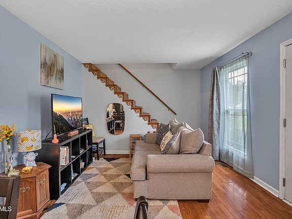 2nd image of 1920 Woodrow Dr