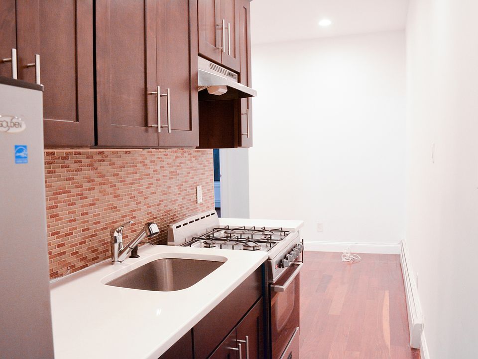 1st image of 445 Bainbridge St APT 3