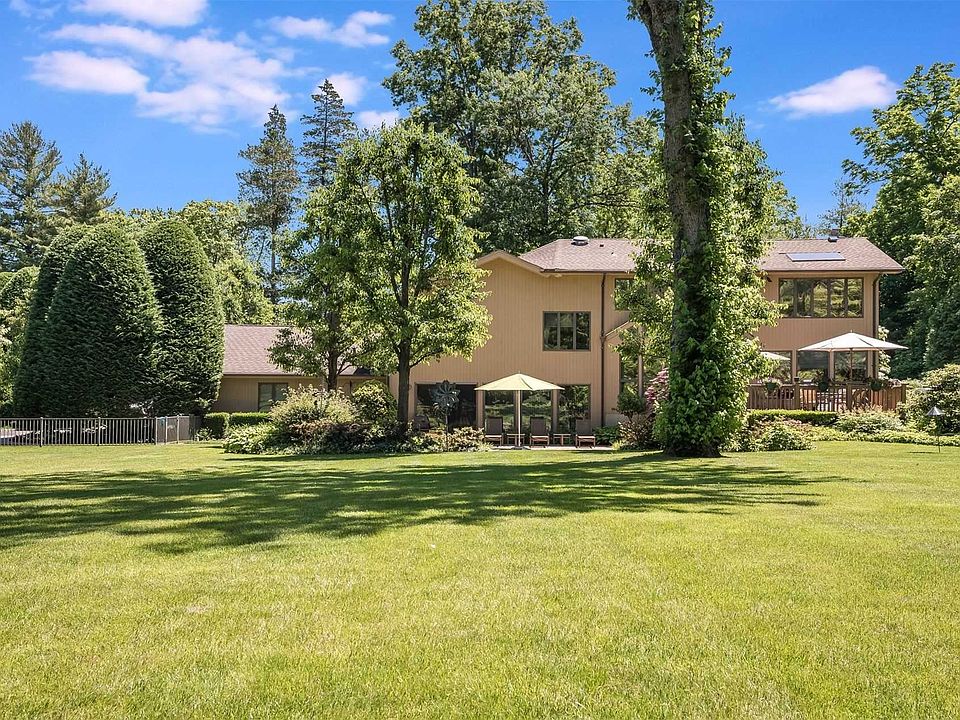 2nd image of 605 Motts Cove Rd N