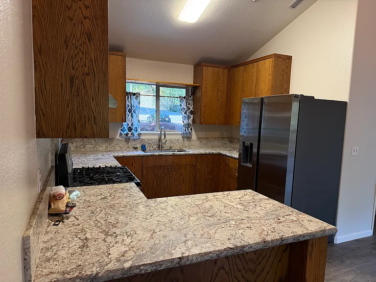 140 Holiday Ln — Photo 9