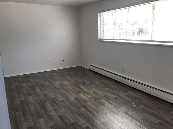 4th image of 1124 Holland Park Blvd #2