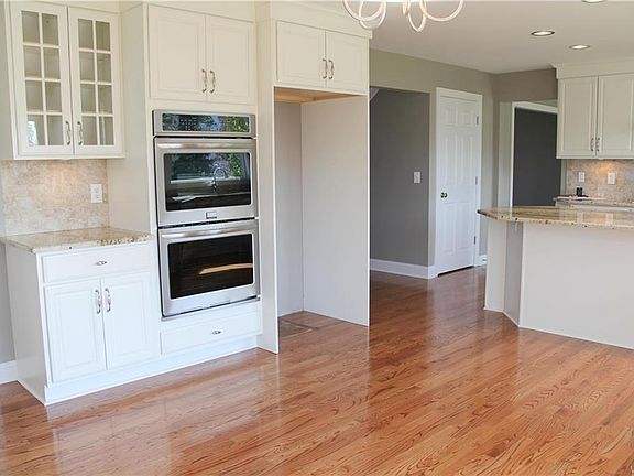 4th image of 8571 Lakemont Dr