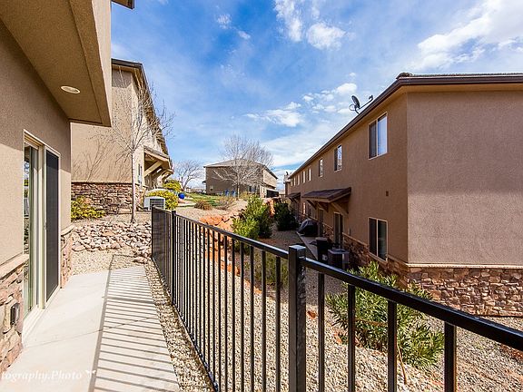 4th image of 370 W Buena Vis #102