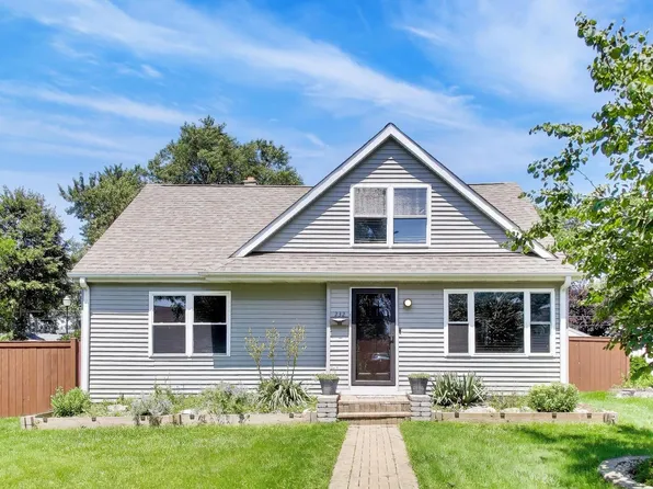 232 E Village Dr, Melrose Park, IL 60164