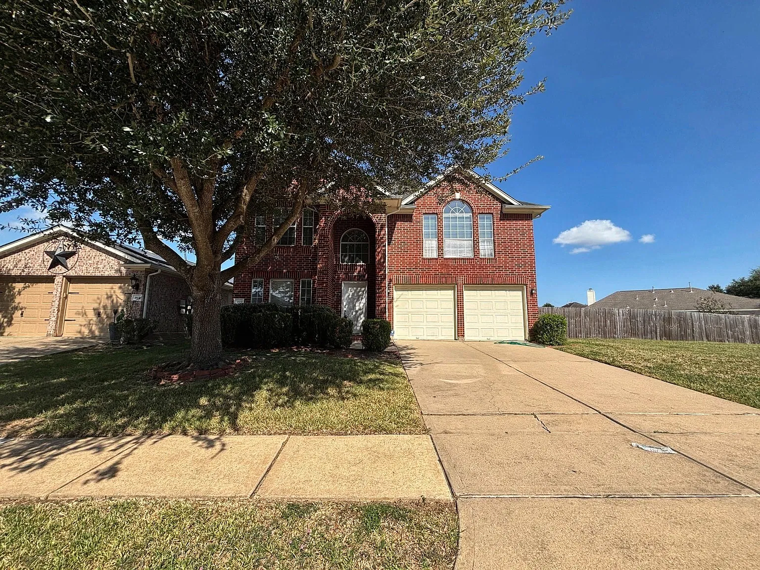 4 bed, 2.5 bath, 2413 sqft, $2,315 — Photo 2
