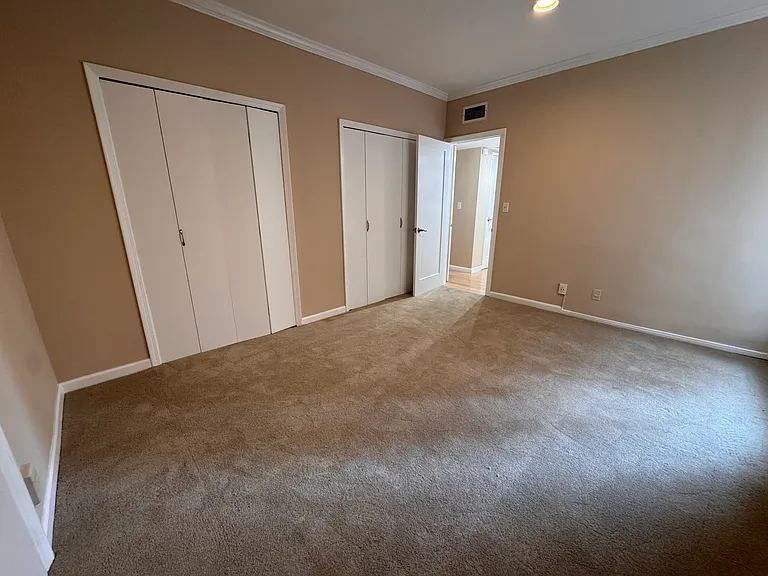 Bed #2 w/entrance to the hallway