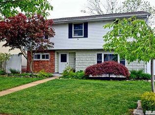 332 N Rutherford Ave, Massapequa, NY 11758