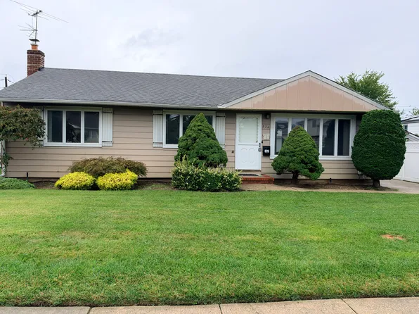 826 Fulton St, Valley Stream, NY 11580