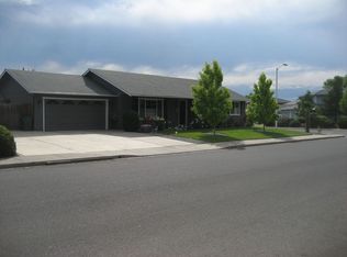 1015 Glengrove Ave, Central Pt, OR 97502