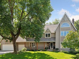 950 Scenic Dr, Shoreview, MN 55126