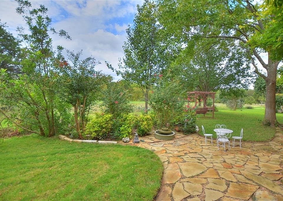 1st image of 125 Crystal Springs Dr