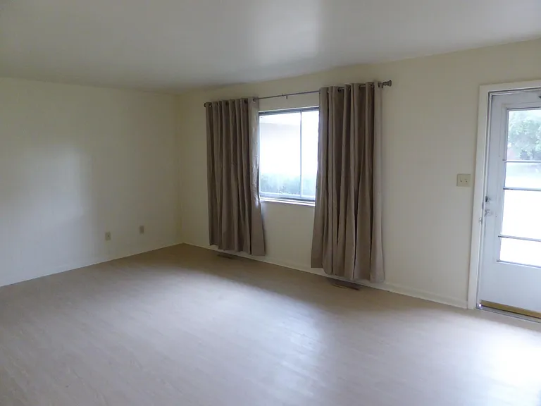 3400 E Locust St — Photo 5