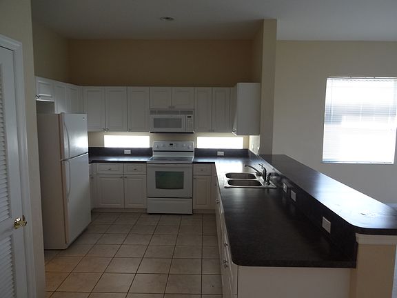 4th image of 2658 Sunset Lake Dr
